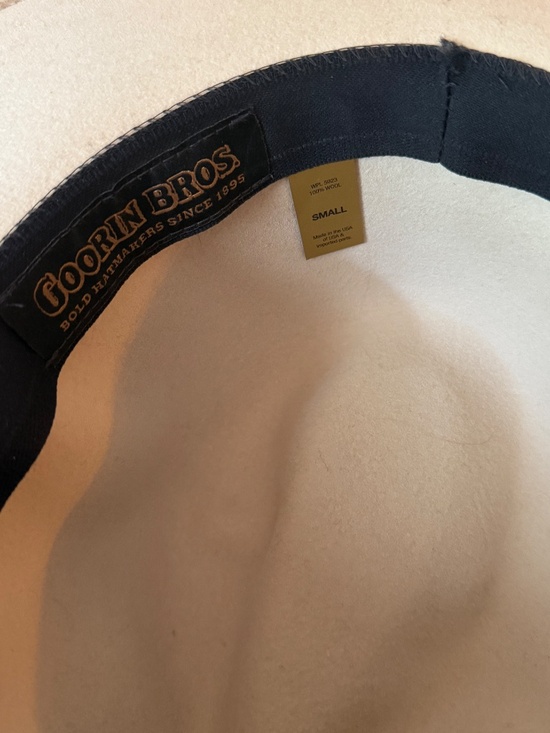Goorin Bros. White Wool Fedora with black Ribbon Size Small